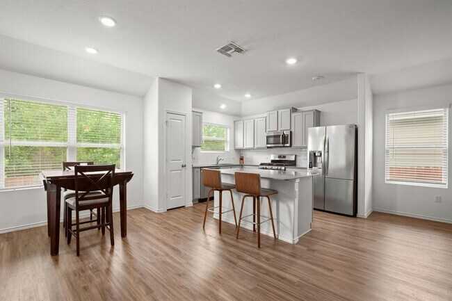 Building Photo - 4000 Fort Collins Way