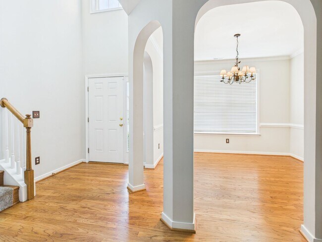 Foto del edificio - Charming 4-Bedroom 2.5 Bathroom Home locat...