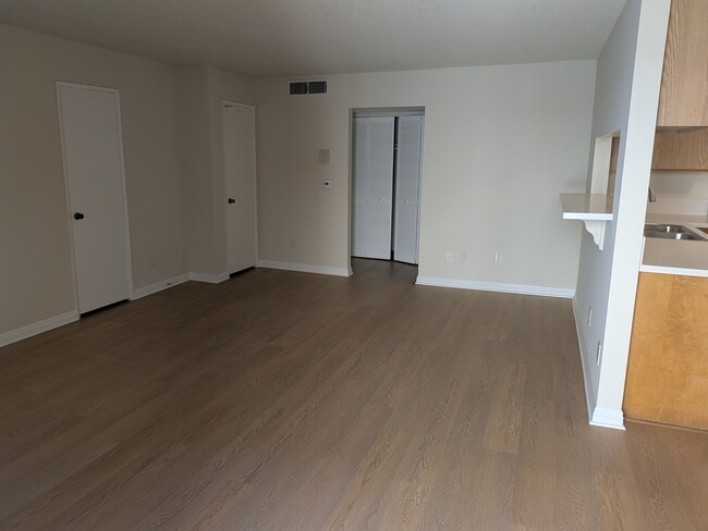 Photo - 3709 W Victory Blvd (Burbank, CA) Apartments