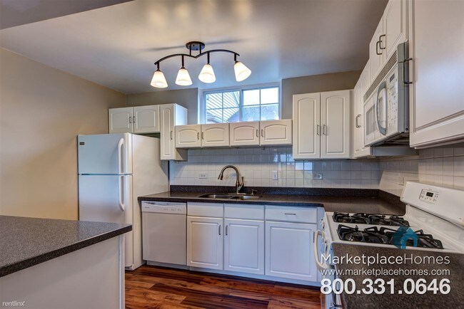 Building Photo - 813 Village Cir