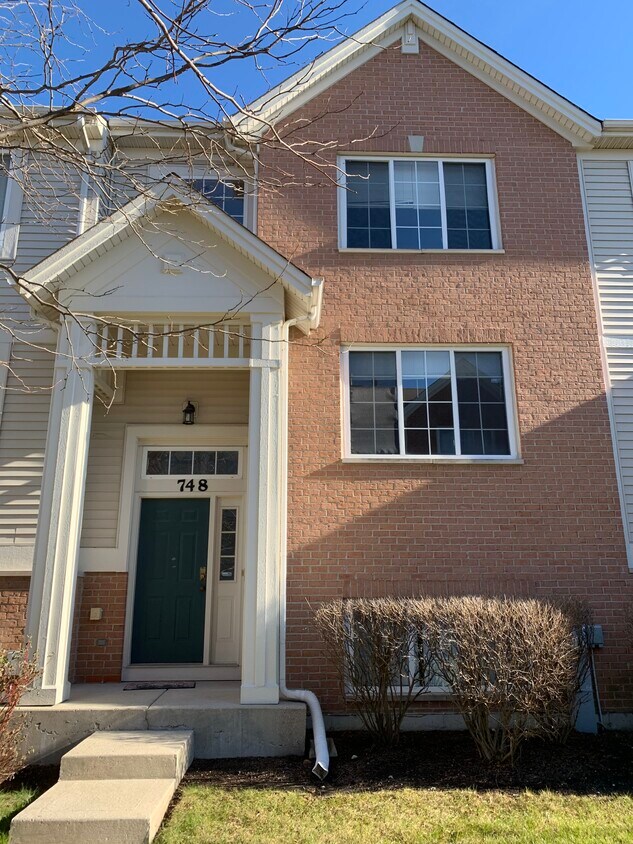 748 Hanbury Dr, Des Plaines, IL 60016 Townhome Rentals in Des Plaines