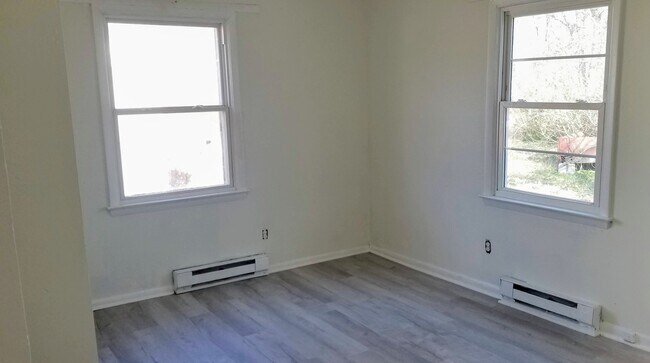 other bedroom - 311 N Crater Rd