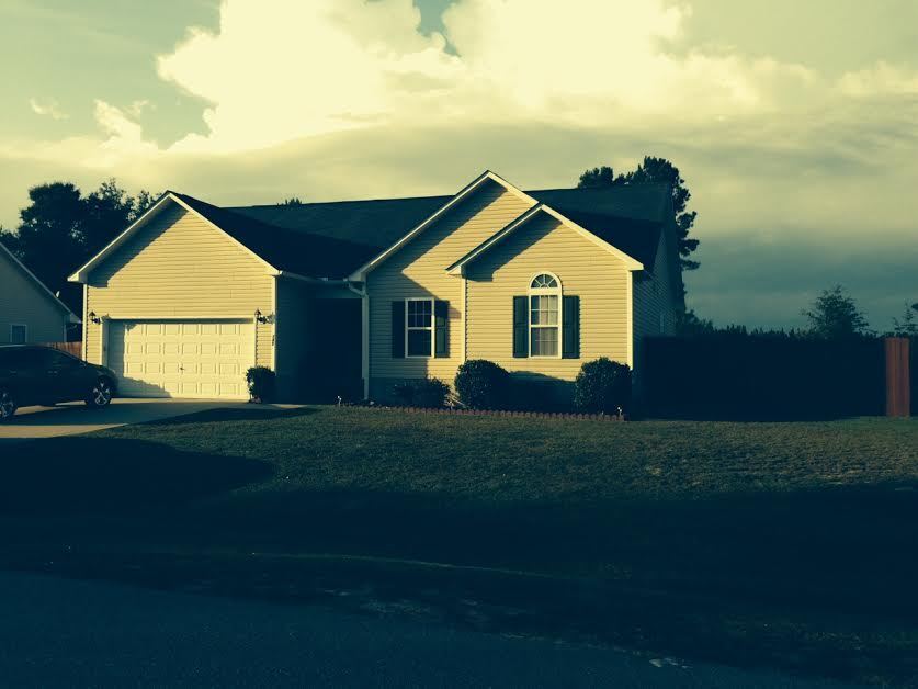 Primary Photo - Beautiful 3 Bedroom 2 Bathroom Home!