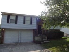 Building Photo - 2400 Warfield Dr