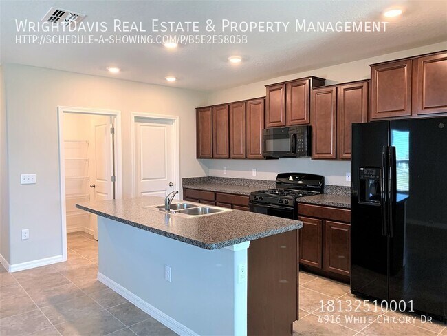 Building Photo - 5 Bed/2.5Bath In Lynwood Mannors