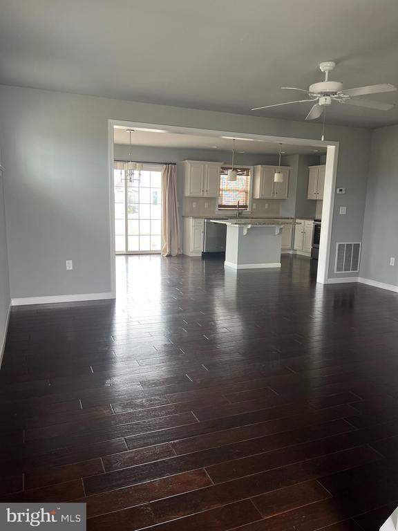 Building Photo - 102 Landover Ct