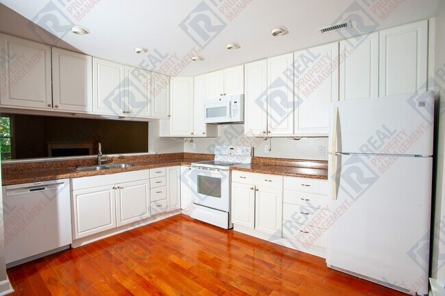 Foto del edificio - $1790 for Beautiful Durham Townhouse for Rent