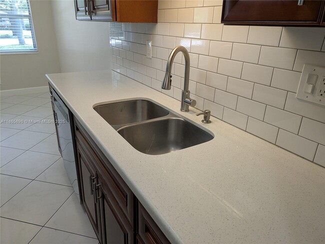 Foto del edificio - 811 SW 13th St