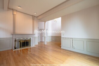 Building Photo - 8817 NW Hazeltine St