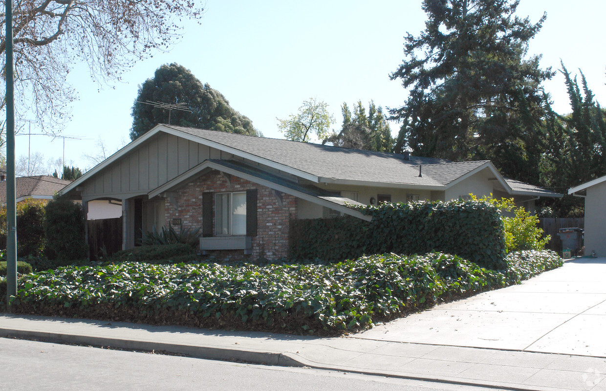 Building Photo - Sierra Vista Apartments