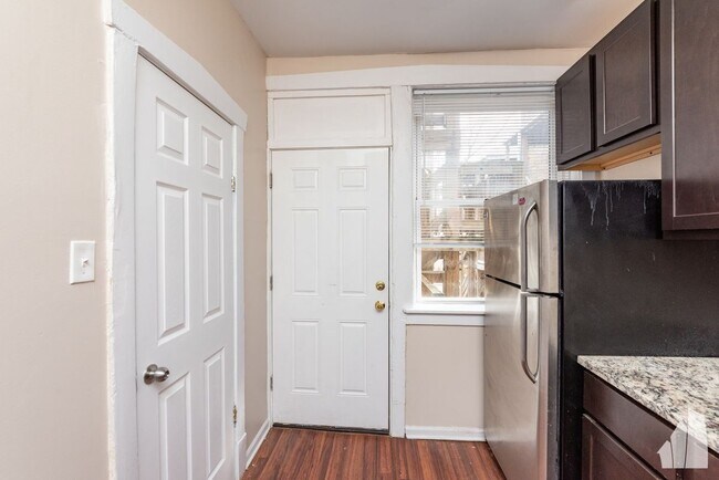 Foto del edificio - 3751 W Sunnyside Ave