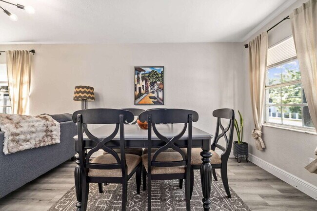 Foto del edificio - "Charming 3-Bed, 2-Bath Home in Tampa – Perfect Blend of Comfort and Convenience!"