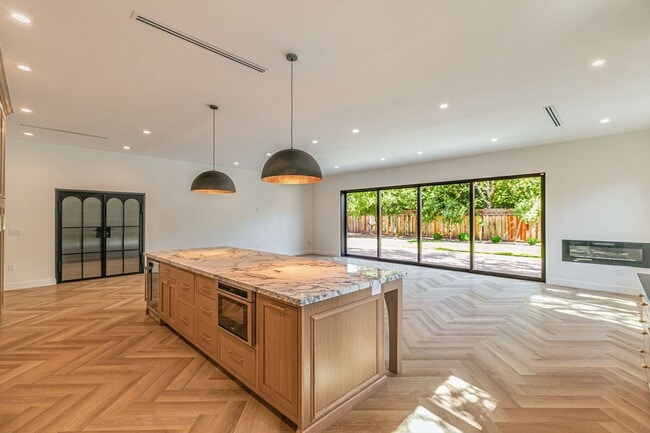 Building Photo - Stunning 4 Bedroom Saratoga Home