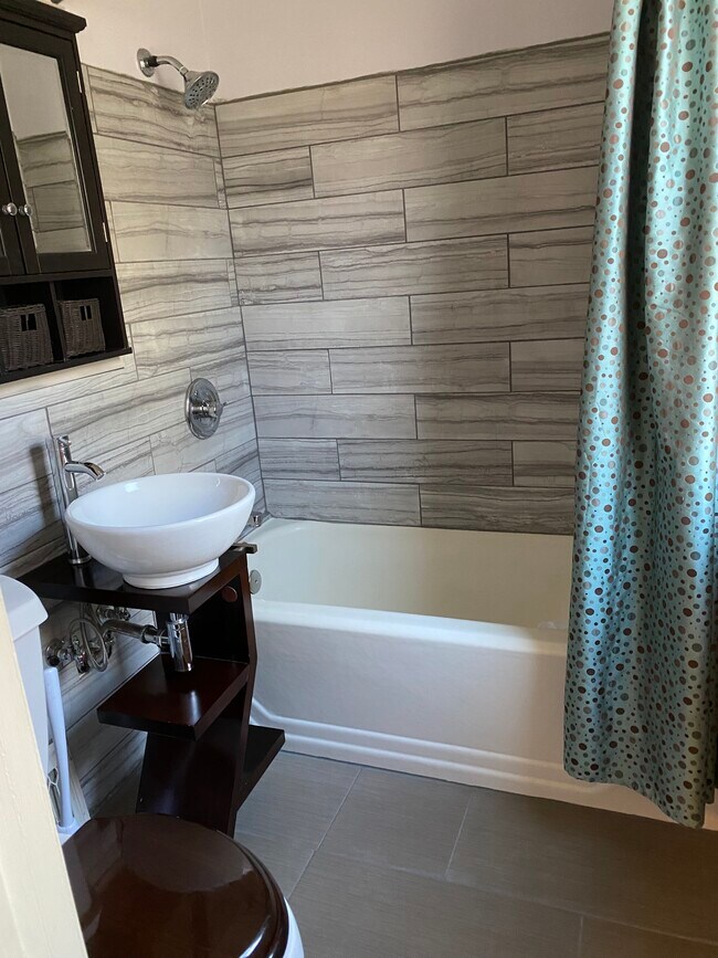 Building Photo - 1910 W Jefferson St