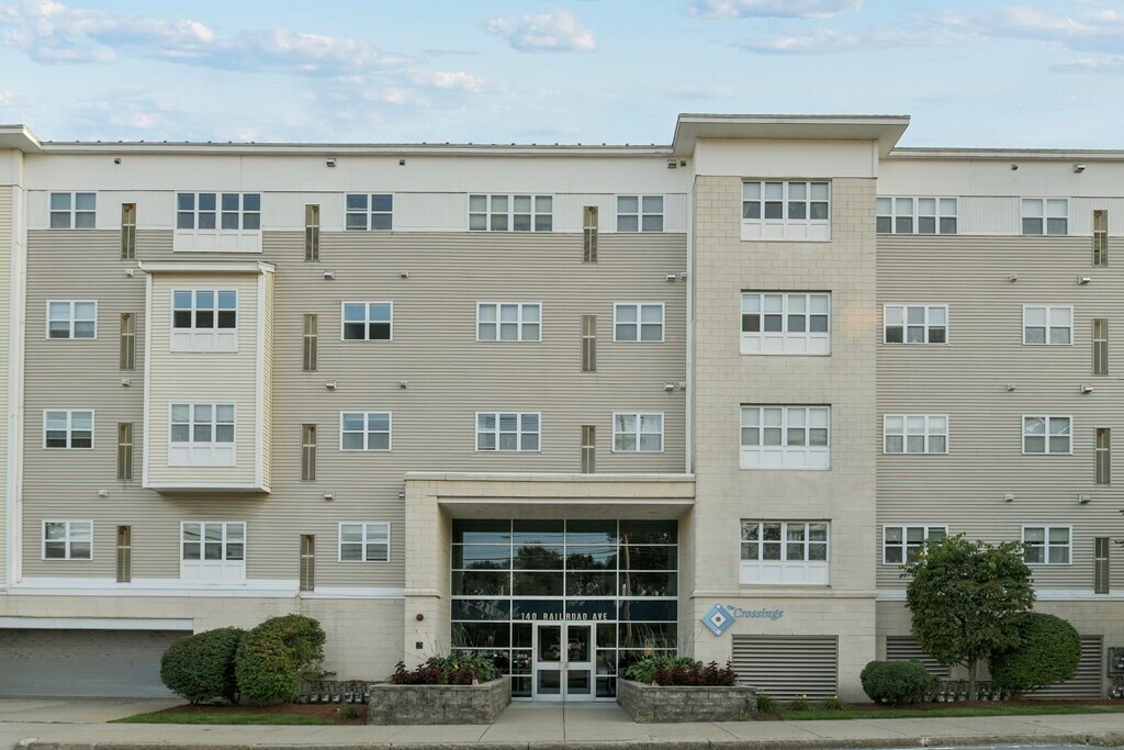 140 Railroad Ave Unit 140, Norwood, MA 02062 Condo for Rent in