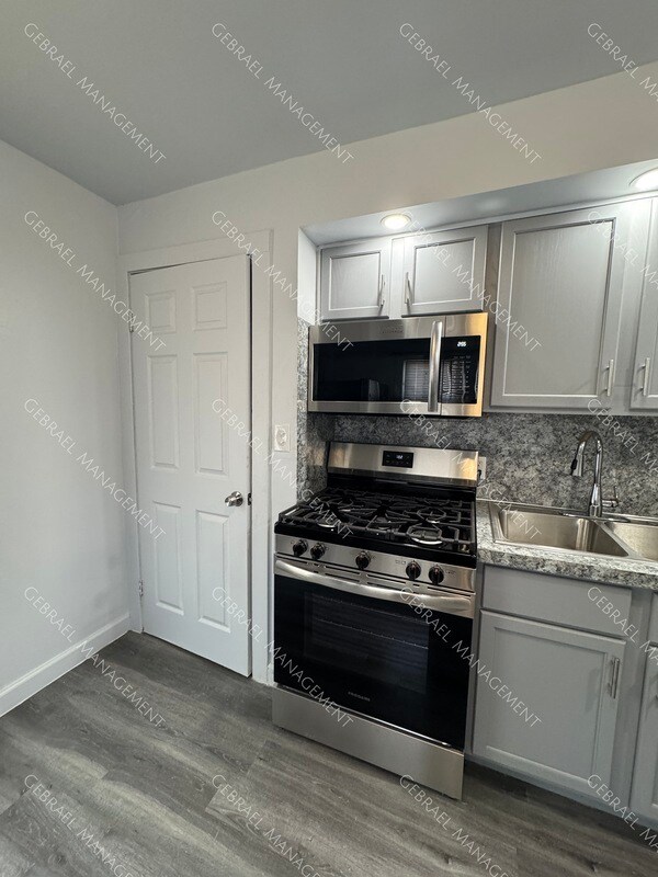 Building Photo - 839 Waldman Ave
