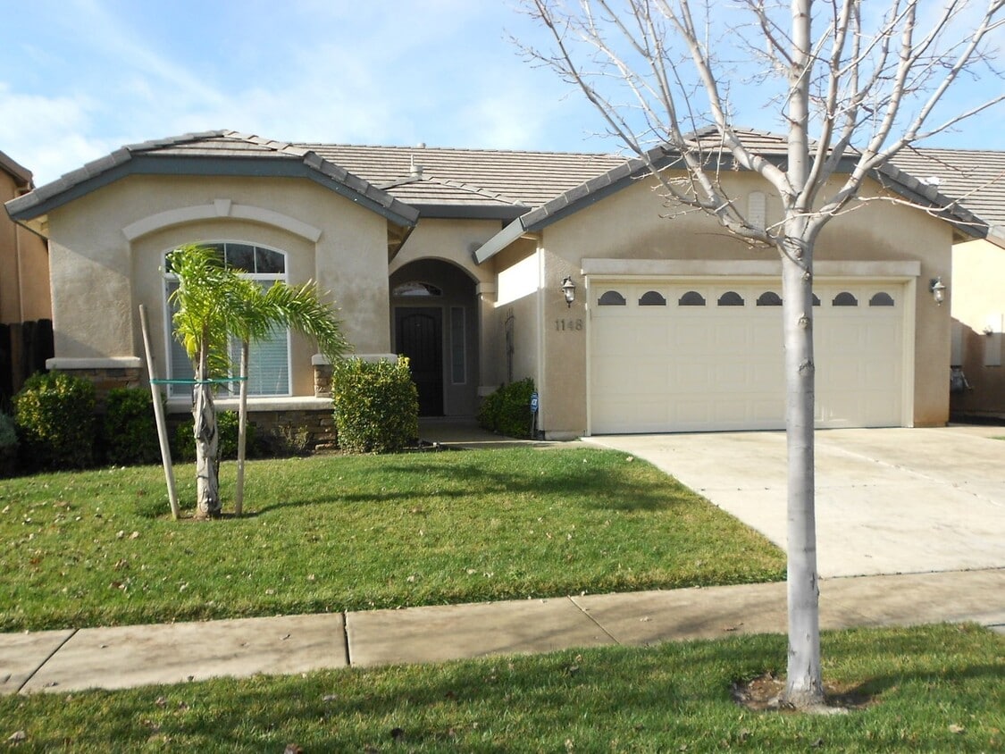 Foto principal - 3 bedroom 2 bath house in Yuba City