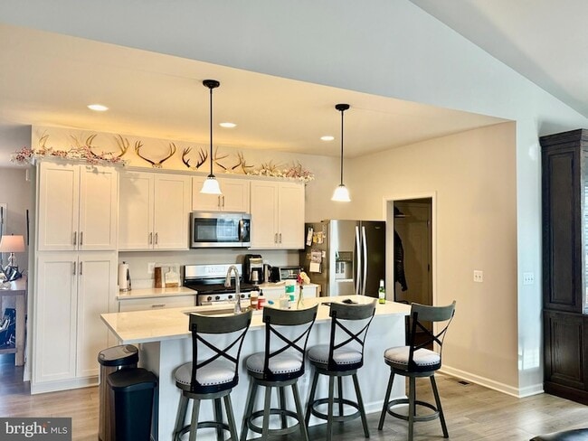 Building Photo - 100 Batik Wy