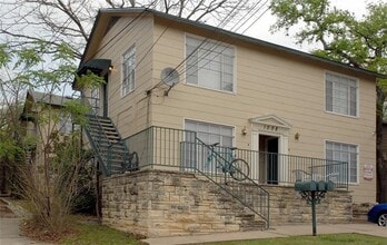 Building Photo - 1008 W 25th St