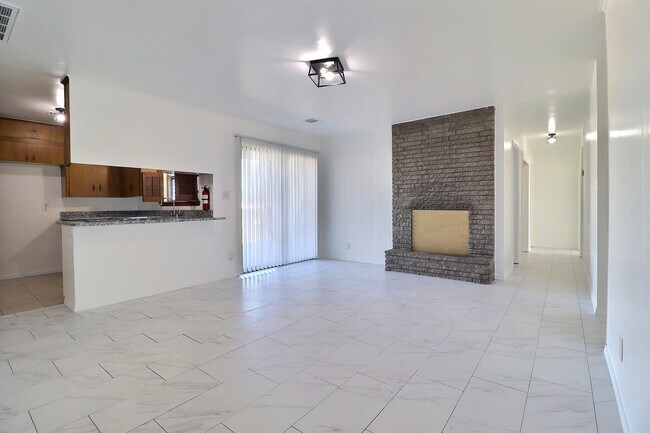 Foto del edificio - 5115 E 17th St