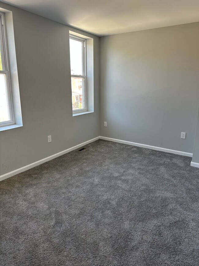 Foto del edificio - Brand New Renovation! Open Floor Plan! W/D...
