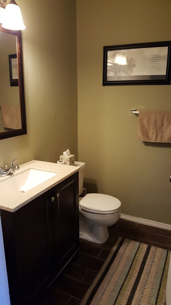 Building Photo - 825 Hulon Ln