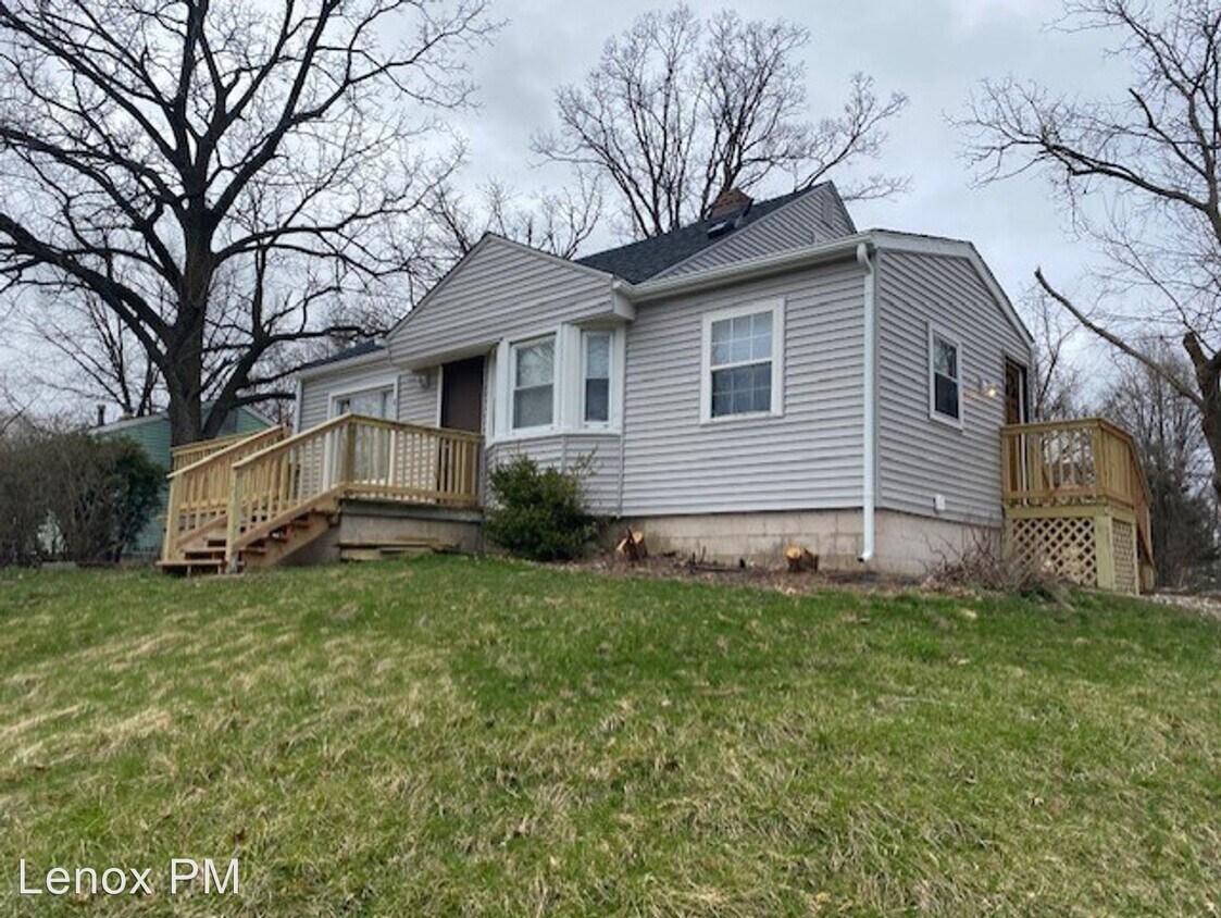 3 br, 1 bath House 811 E Pike St House Rental in Pontiac, MI