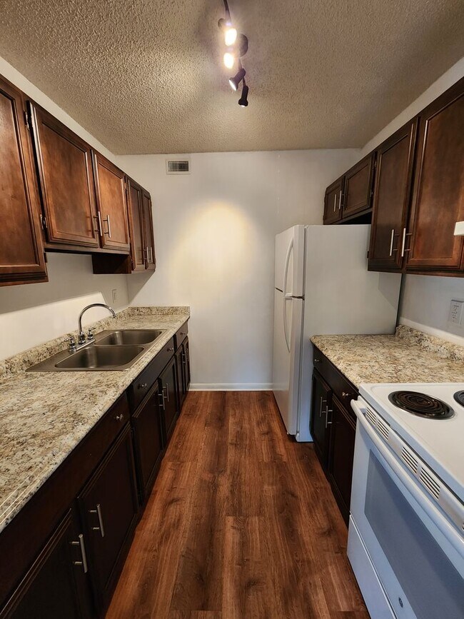 Foto del edificio - Downstairs Apartment in Black Mountain!