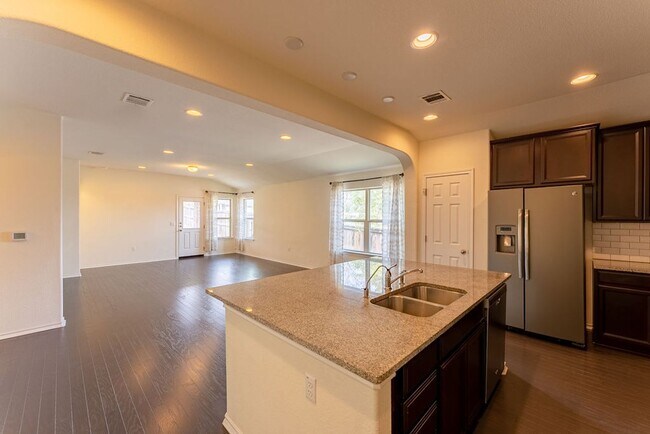 Foto del edificio - Beautiful Brick 3bed/2ba Home With High End Finishes & Must See Kitchen in NE Austin!
