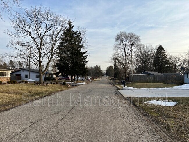 Building Photo - 1431 Appleford St