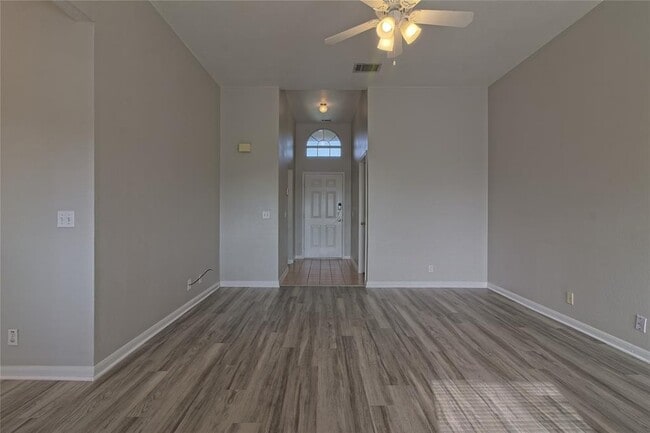 Building Photo - 300 Caladium Ct