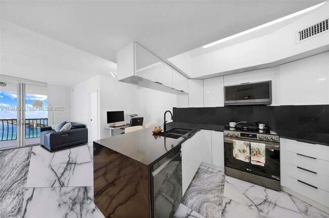 Foto del edificio - 1750 N Bayshore Dr