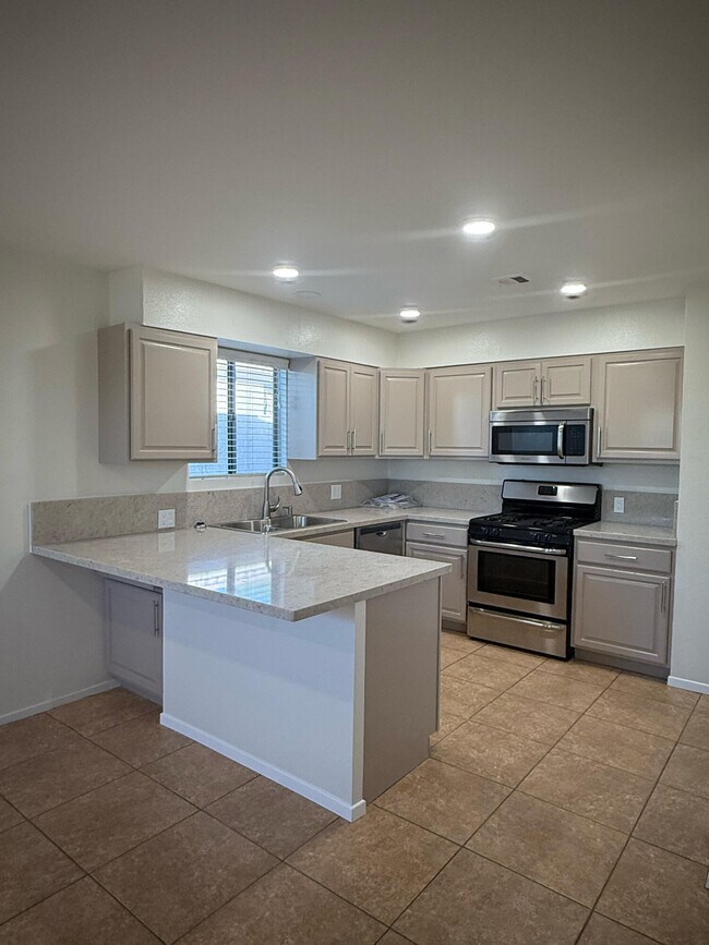 Building Photo - 79251 Ave 42