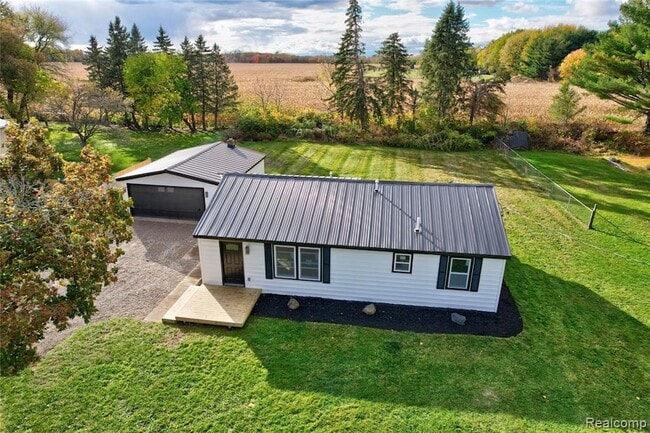 Building Photo - 1445 N Seymour Rd