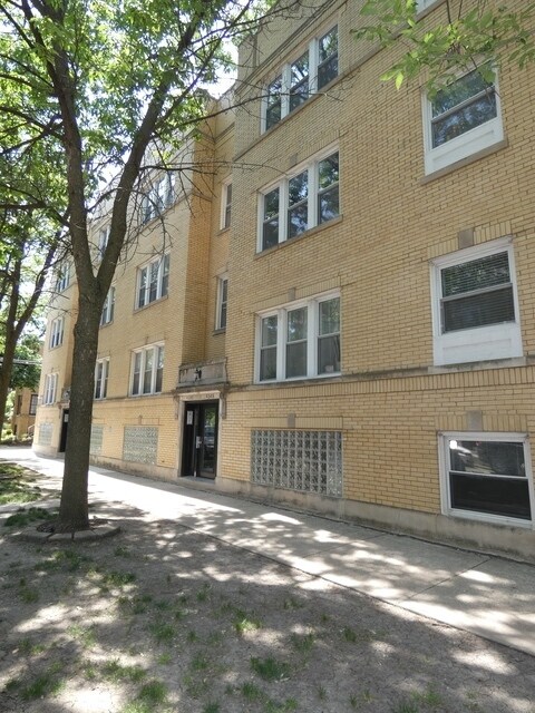Building Photo - 4548 N Albany Ave