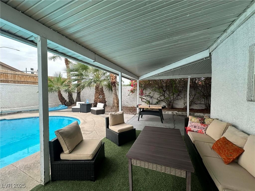 Foto principal - 2419 E Vegas Valley Dr