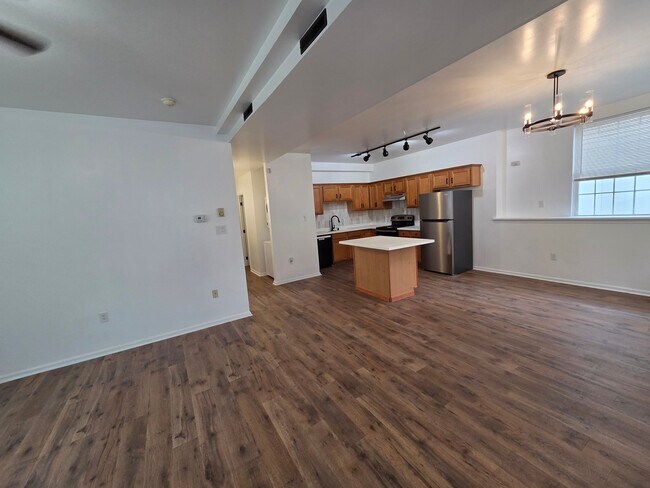 Building Photo - 1166 Fullerton Ave