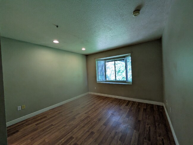 Foto del edificio - 861 W Columbia Ln