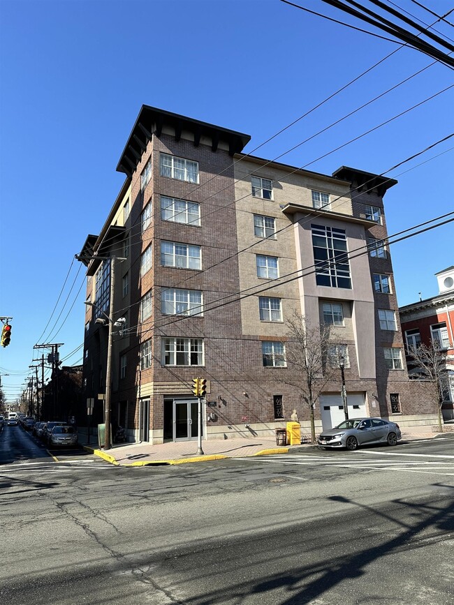 Building Photo - 4401 Park Ave