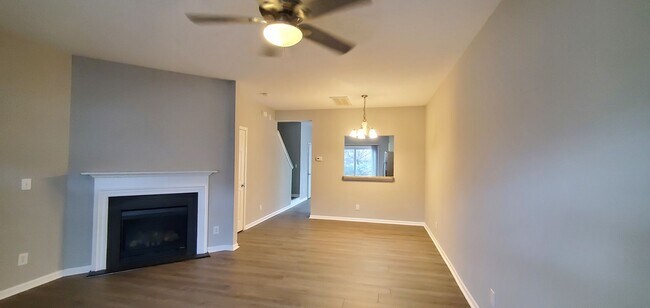 Foto del edificio - Beautiful 3 story townhome in Charlotte, NC