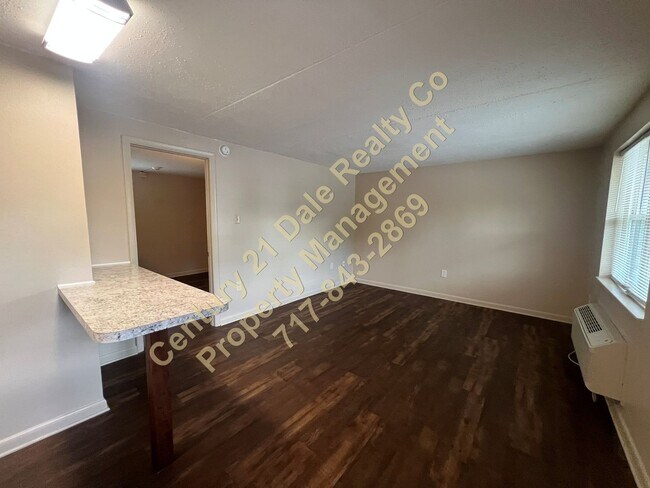 Foto del edificio - Beautiful 1 BR Apartment on East Market Street