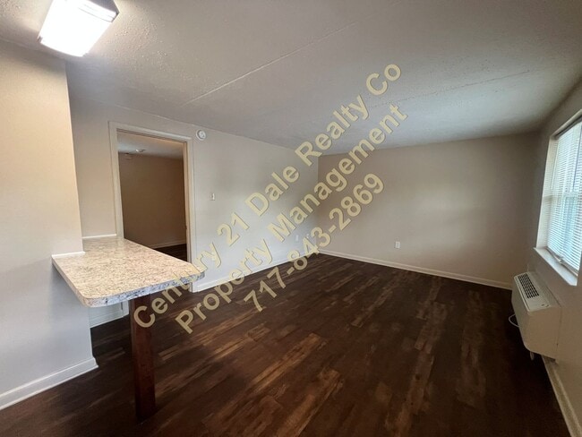 Building Photo - Beautiful 1 BR Apartment on East Market Street
