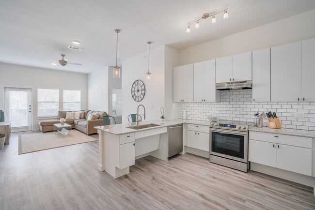 Building Photo - Park 7