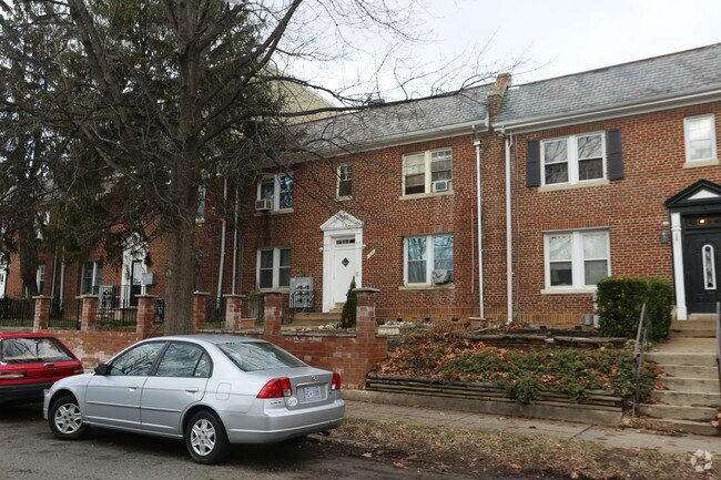Foto del edificio - 1822 C St SE