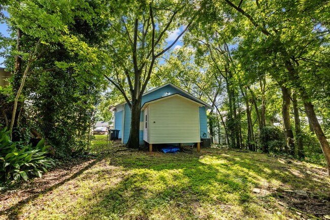 Building Photo - Beautiful 3 Bedroom 2 Bath