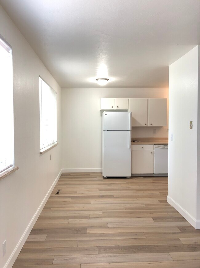 Building Photo - 2252 Grove Cir