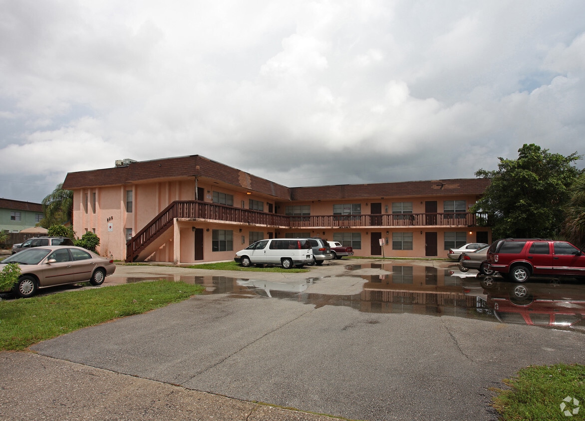 835 Bayberry Dr West Palm Beach Fl 33403 Apartments West Palm Beach Fl Apartments Com