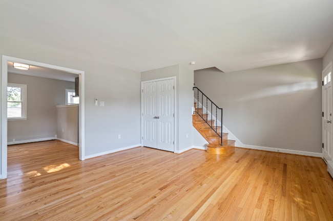 Building Photo - 707 Fairview Ave