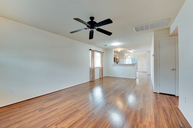 Foto del edificio - 6129 Lone Prairie Way