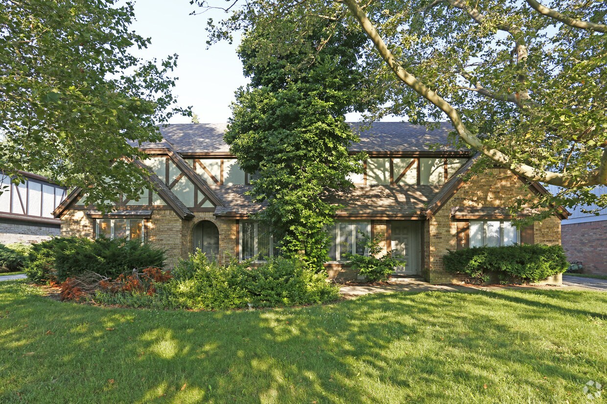 Building Photo - 2330 Rockspring Rd
